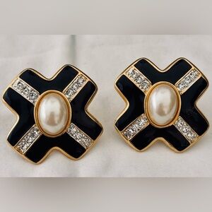 ESSEX Vintage Clip-on Earrings